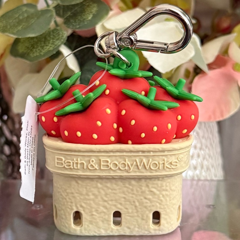 🆕🍓 BATH & BODY WORKS LIMITED EDITION BERRY BASKET POCKETBAC HOLDER. BRAND NEW!